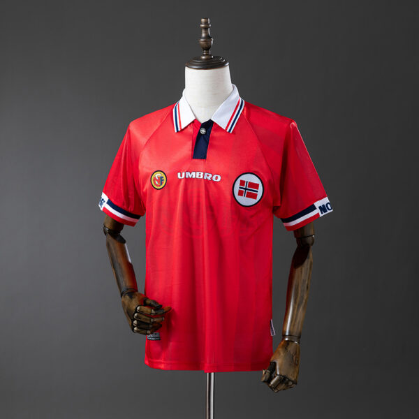 01b1e6a943.jpg 1998-99 NORWAY HOME