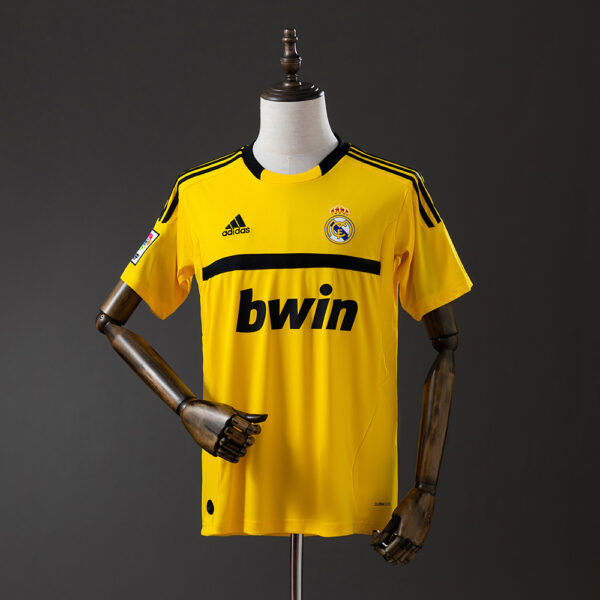 07c211f2d5.jpg 2011-12 REAL MADRID GOALKEEPER YELLOW