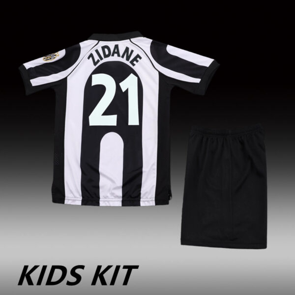 1997-98 JUVENTUS HOME KIDS KIT