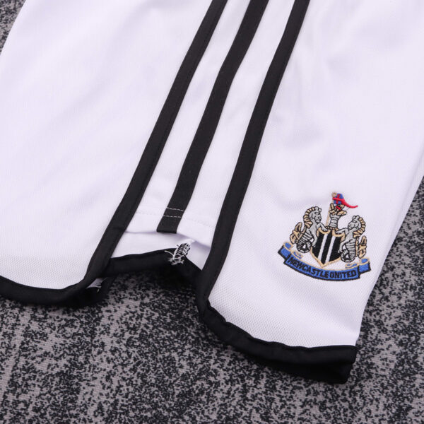 2000-01 NEWCASTLE AWAY KIDS KIT