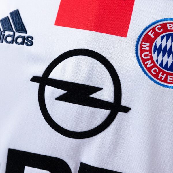 2000-02 BAYERN MUNICH AWAY