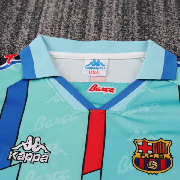 1b13580621.jpg 1995-97 BARCELONA AWAY KIDS KIT