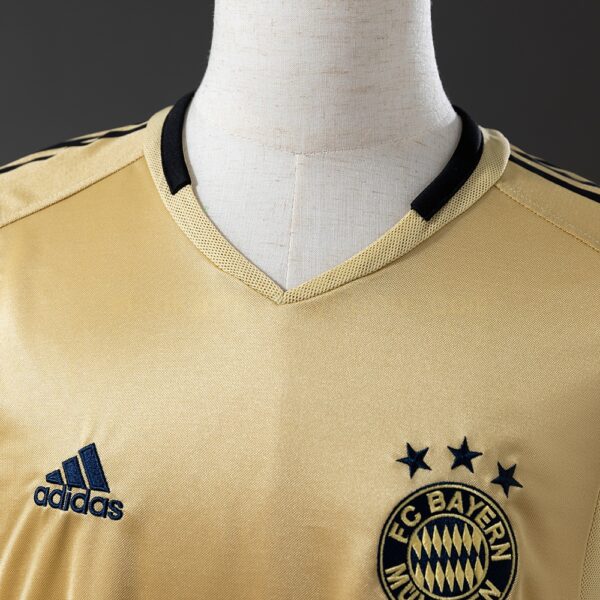 2004-05 BAYERN MUNICH AWAY