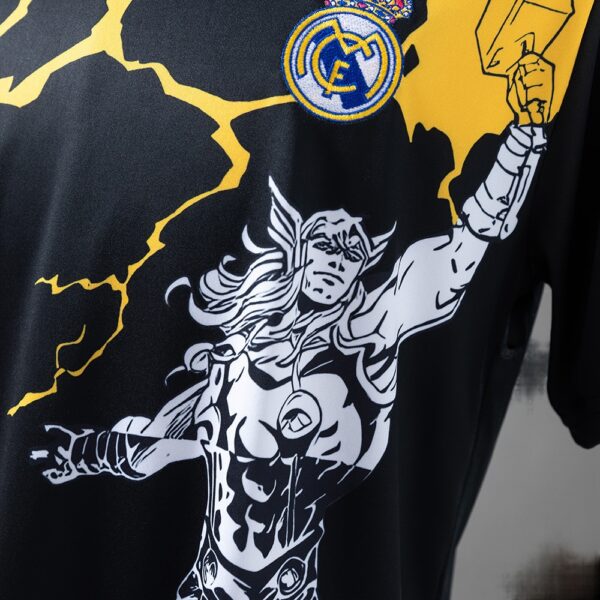 2025-26 REAL MADRID MARVEL T-SHIRT NEGRA
