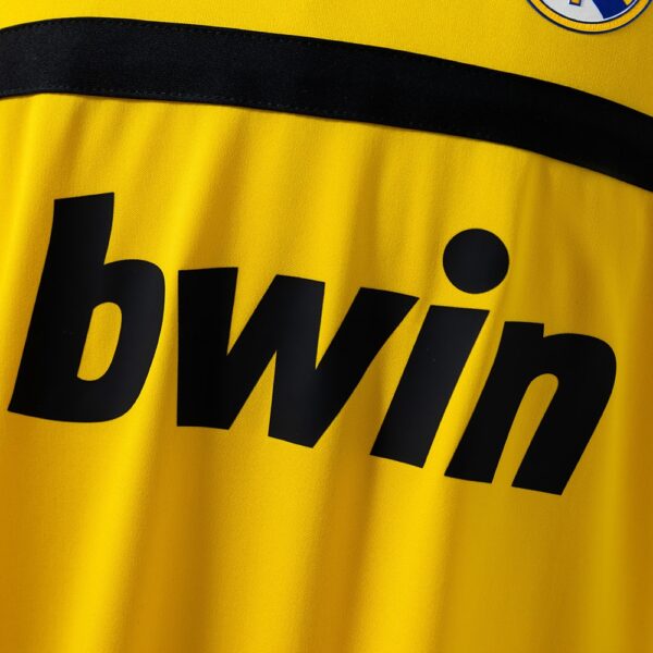 2011-12 REAL MADRID GOALKEEPER YELLOW