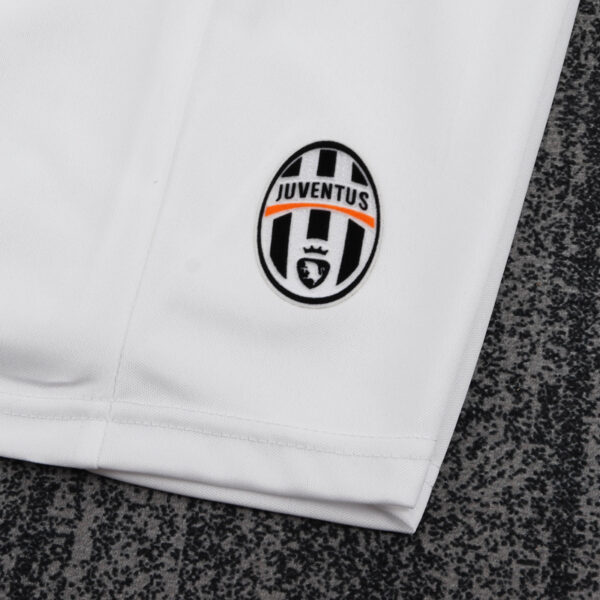 2004-05 JUVENTUS HOME KIDS KIT