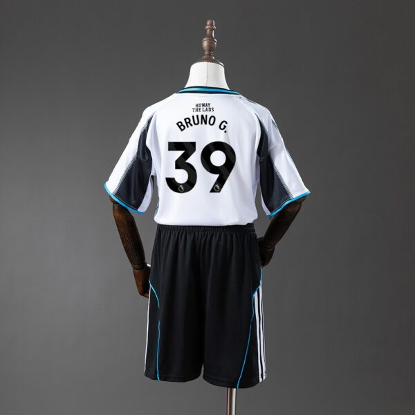 2025-26 NEWCASTLE HOME MEN AND KIDS KIT