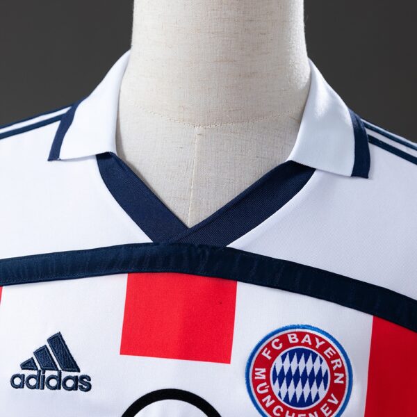2000-02 BAYERN MUNICH AWAY