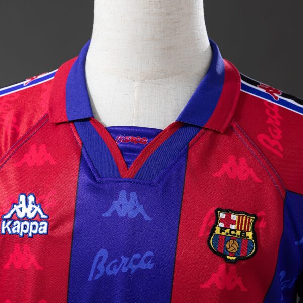 88d095fd9e.jpg 1996-97 BARCELONA HOME