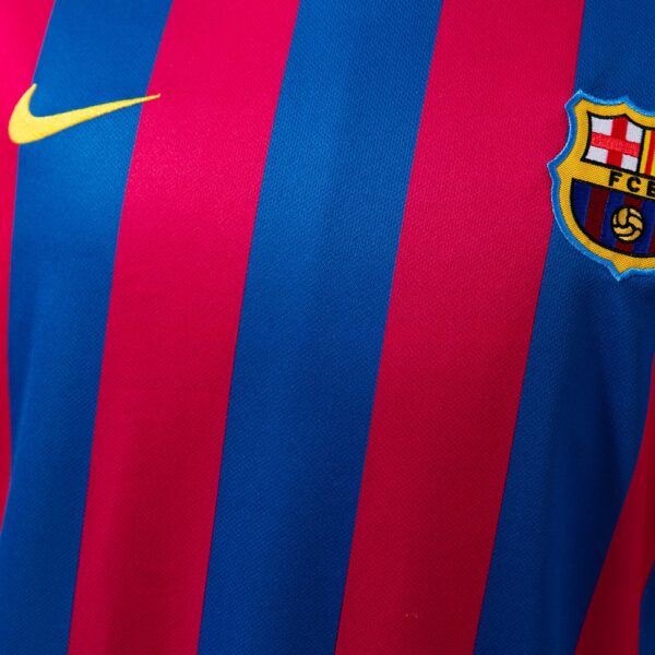 8b4a7bd929.jpg 2005-06 BARCELONA HOME