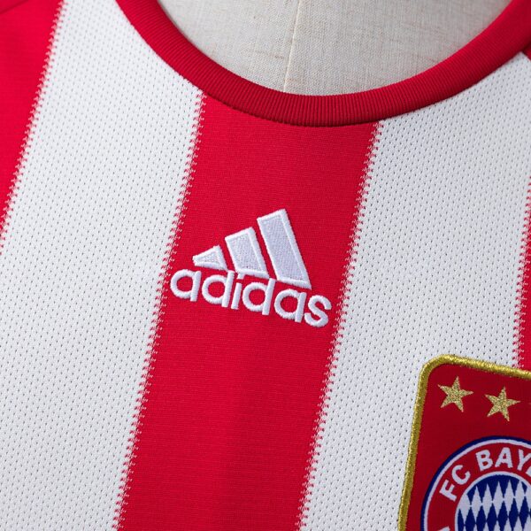2010-11 BAYERN MUNICH HOME