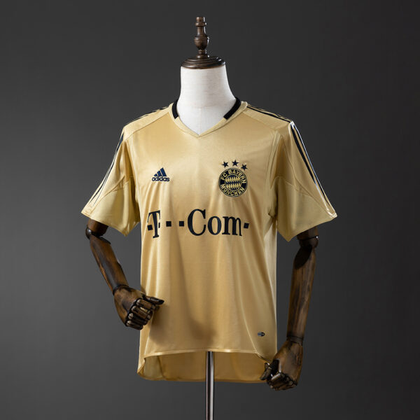 2004-05 BAYERN MUNICH AWAY