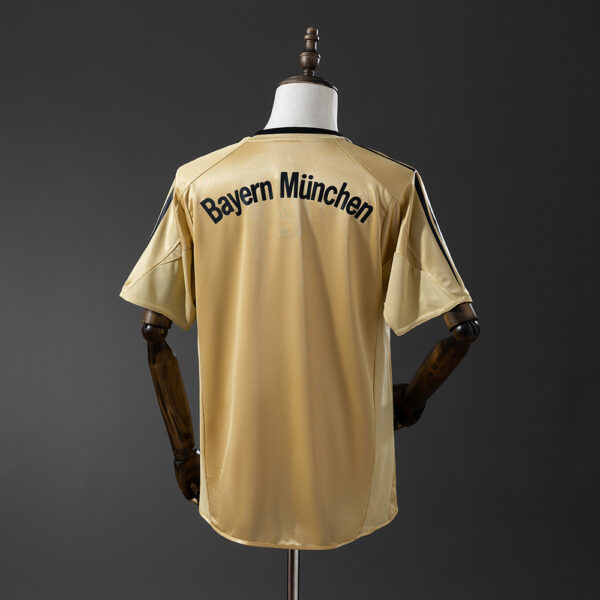 2004-05 BAYERN MUNICH AWAY