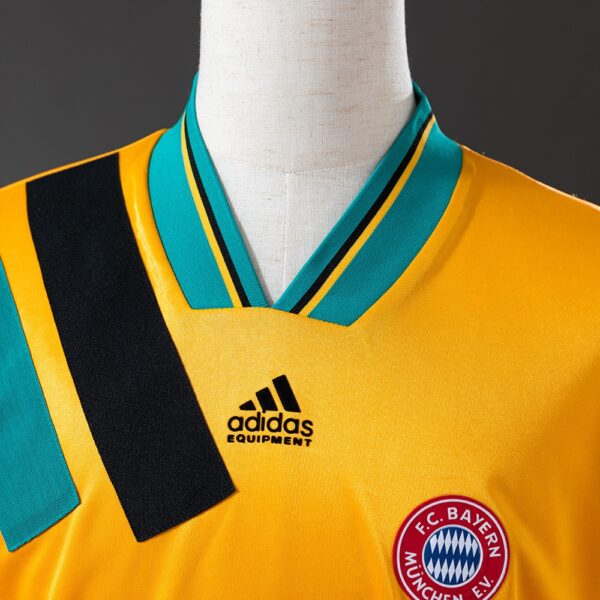 1993-94 BAYERN MUNICH AWAY