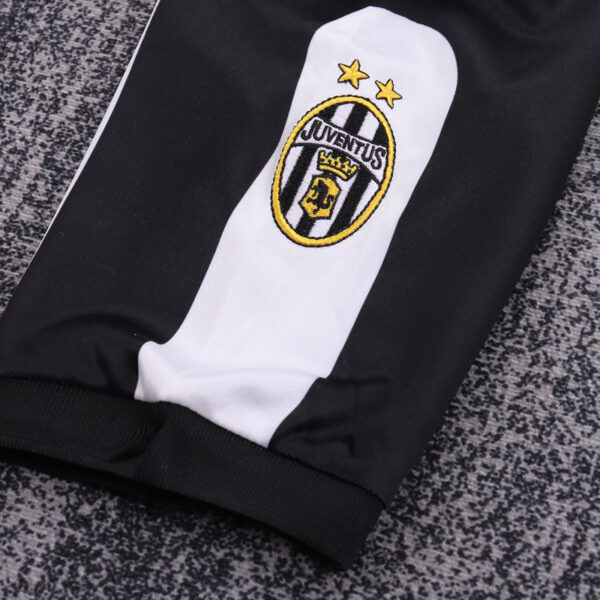 1997-98 JUVENTUS HOME KIDS KIT