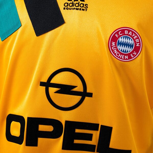 1993-94 BAYERN MUNICH AWAY