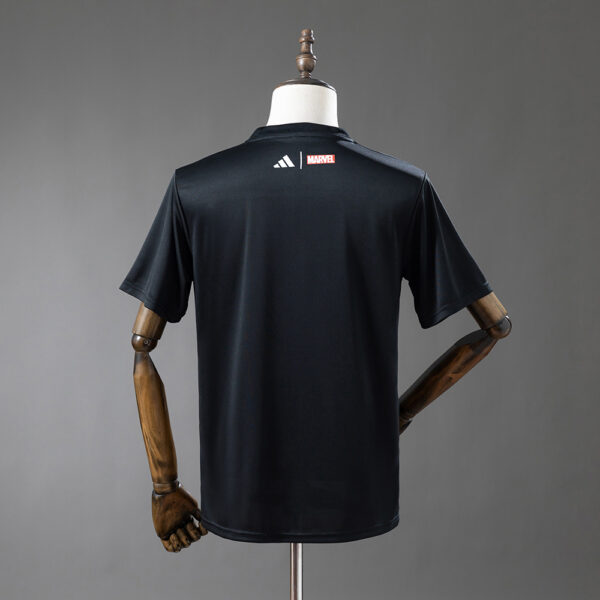2025-26 REAL MADRID MARVEL T-SHIRT NEGRA