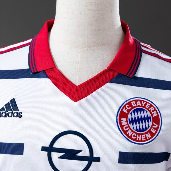 1998-00 BAYERN MUNICH AWAY