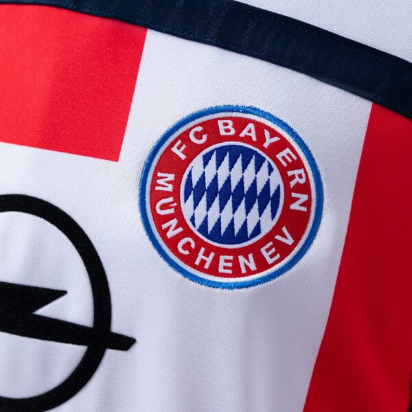 2000-02 BAYERN MUNICH AWAY
