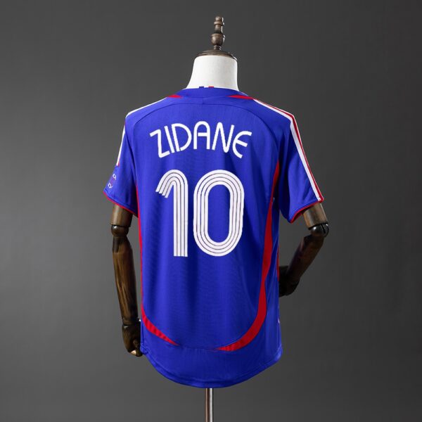 2006 FRANCE HOME