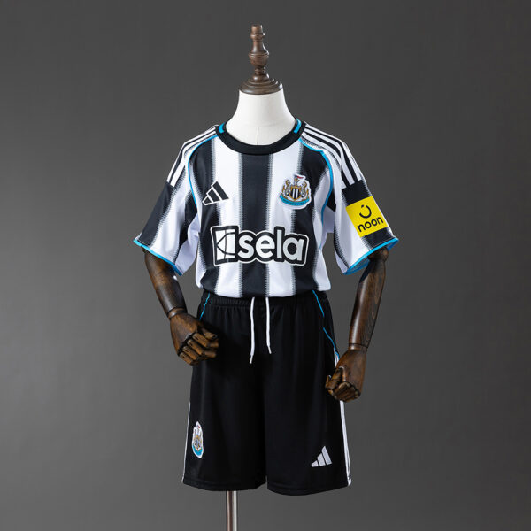 2025-26 NEWCASTLE HOME MEN AND KIDS KIT