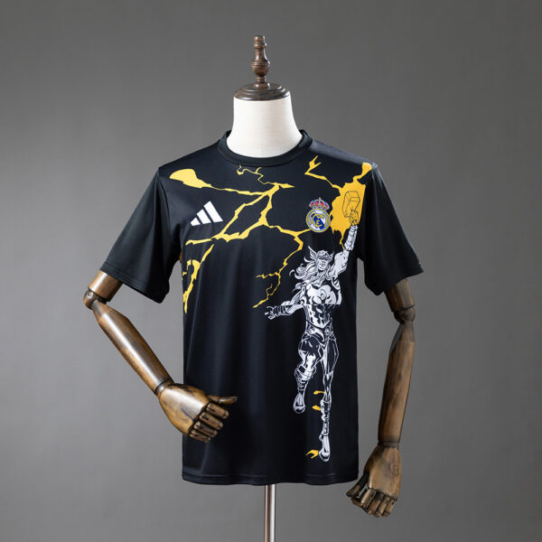 2025-26 REAL MADRID MARVEL T-SHIRT NEGRA