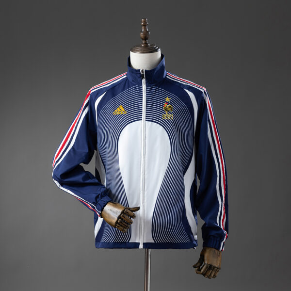 bd61a9badf-3.jpg 2005-06 FRANCE RETRO WINDBREAKER - WHITE & BLUE
