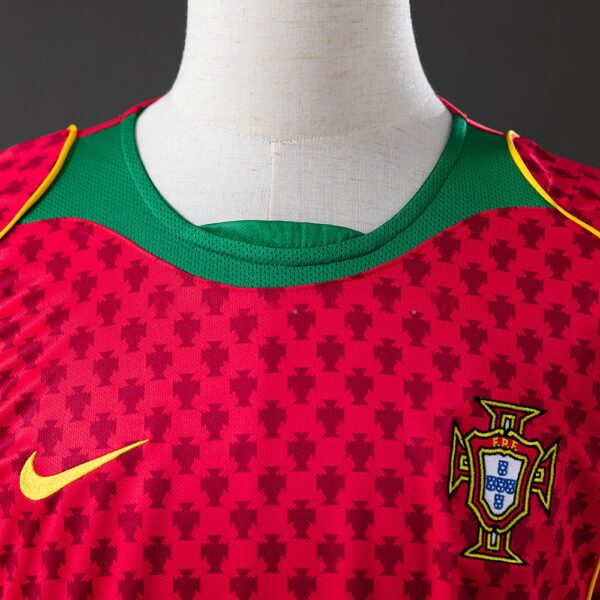 2004 PORTUGAL HOME