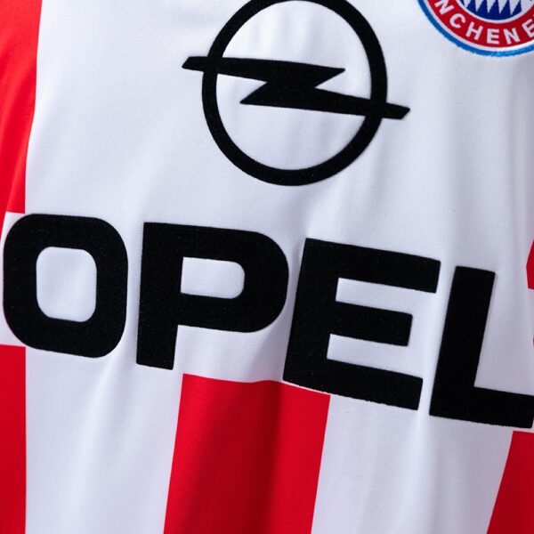 2000-02 BAYERN MUNICH AWAY