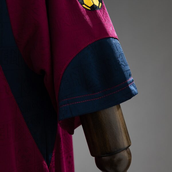 2010 WEST HAM UNITED AWAY (IRON LADY)