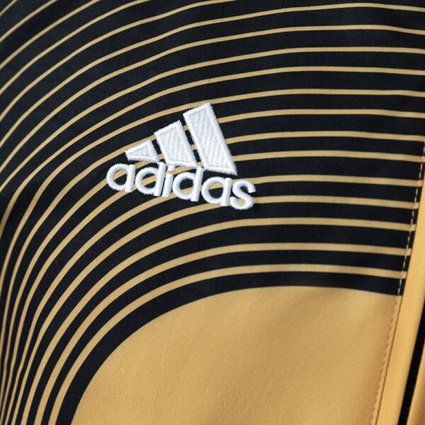 2006-07 REAL MADRID RETRO WINDBREAKER